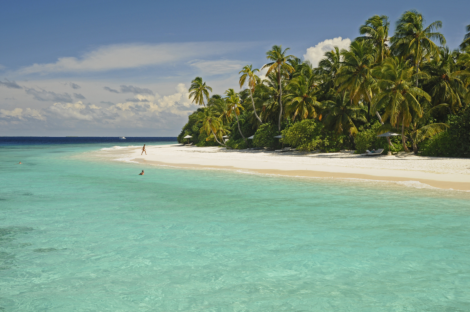 ***  LOVELY BEACH ***