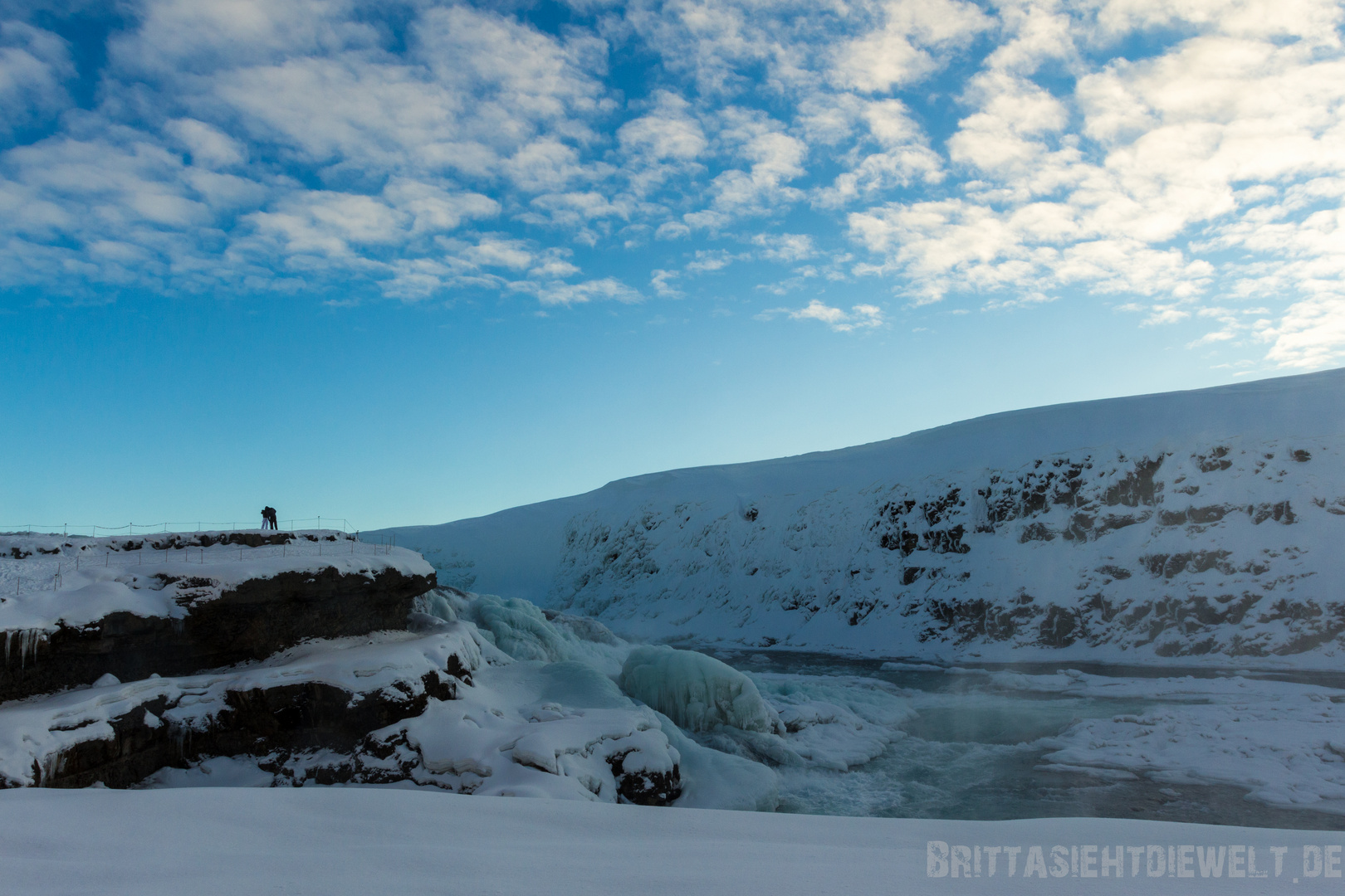 lovers at gullfoss