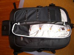 Lowepro Vertex 200 AW - vorn - Fach links