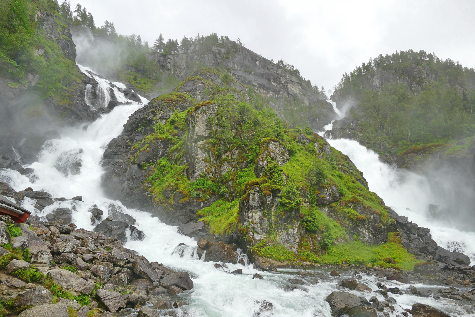 LÅTEFOSS WASSERFALL in Norwegen