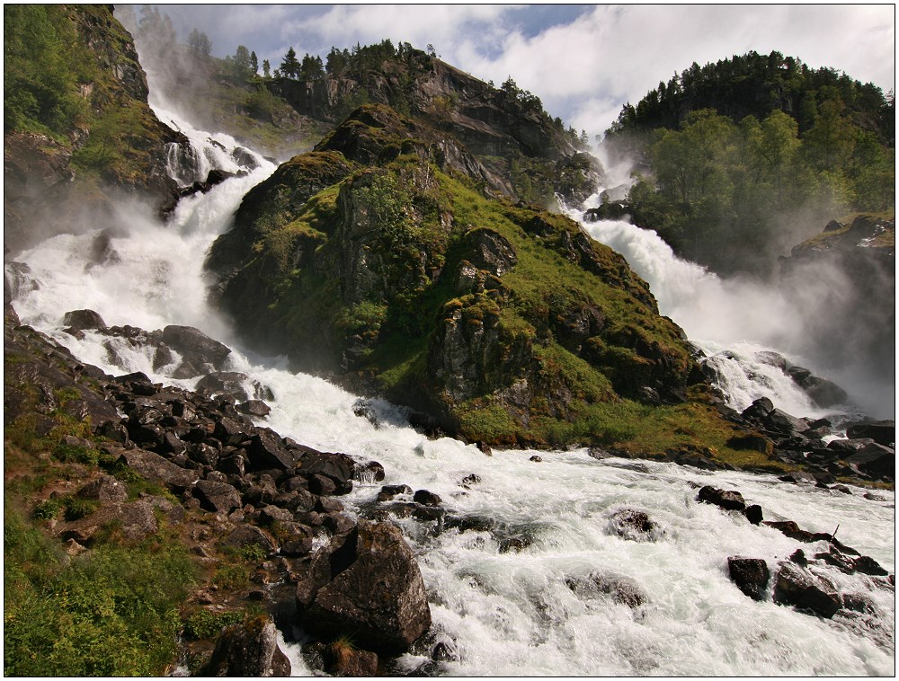 Lâtefossen bei Odda