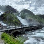 Låtefossen von und Nach Photoshop KI