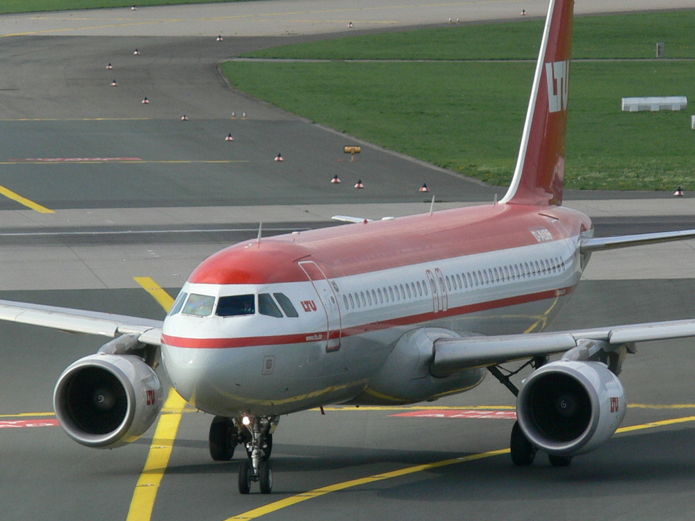 LTU D-ALTF Airbus A320-214