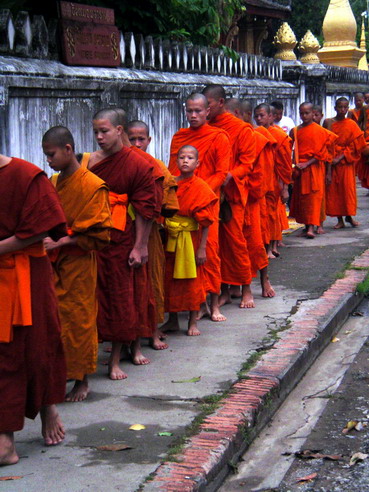 Luang Prabang - morgendlicher Almosengang