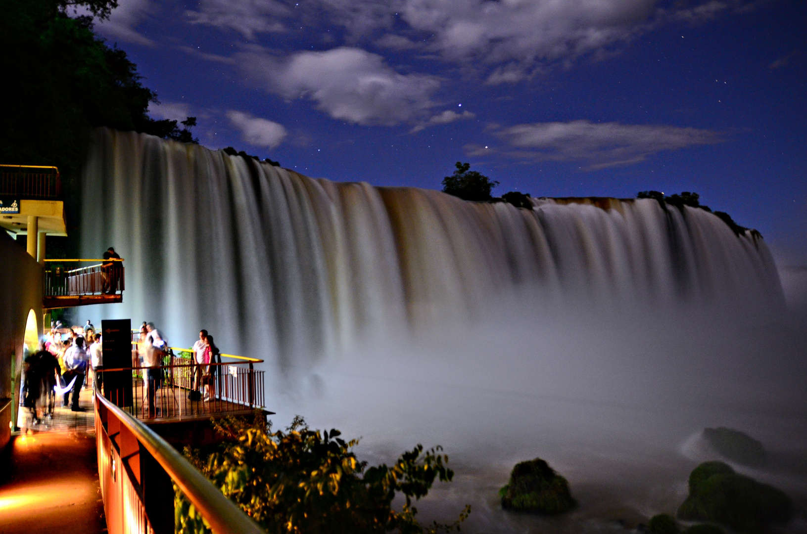 Luau nas Cataratas