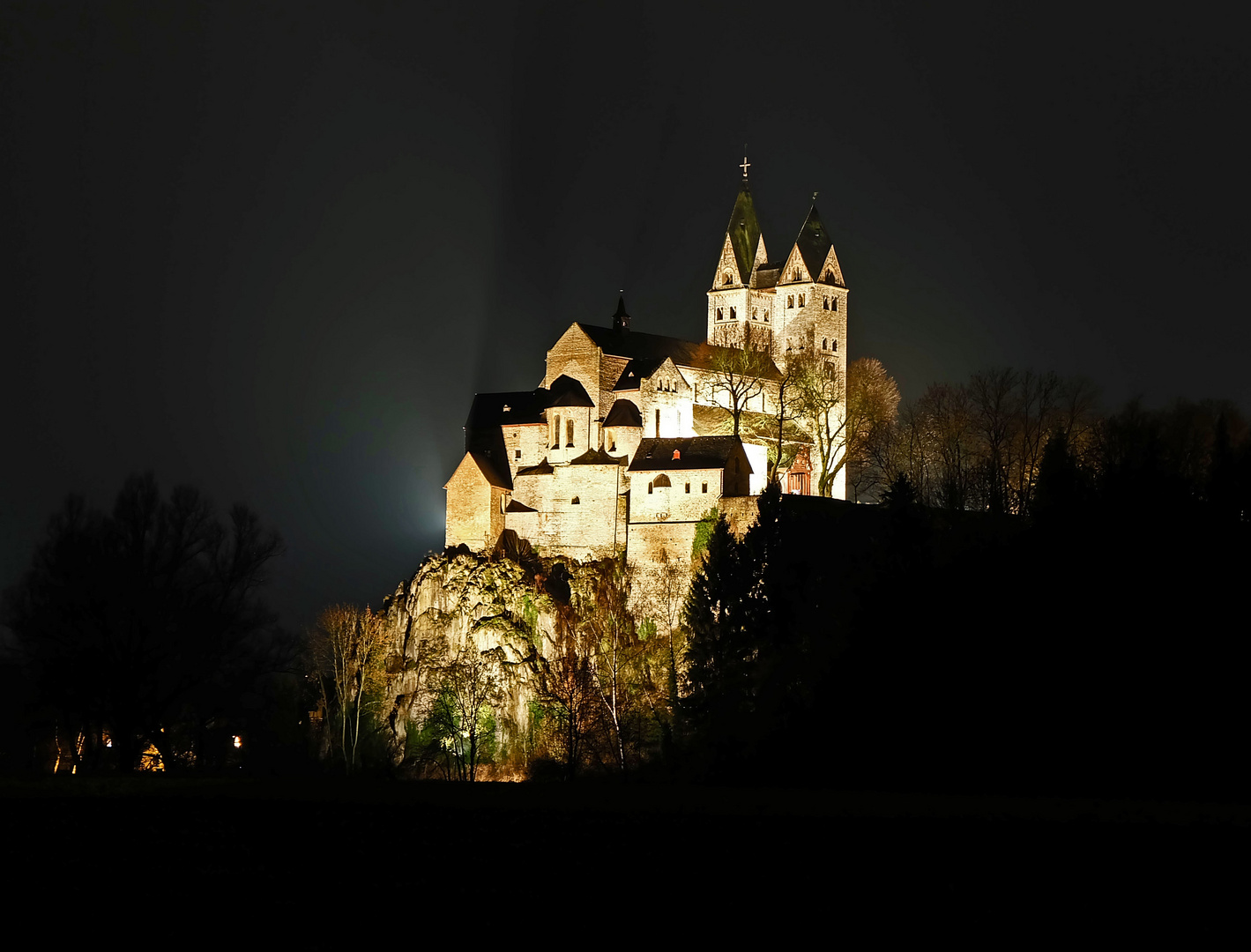 Lubentiusbasilika Dietkirchen bei Nacht