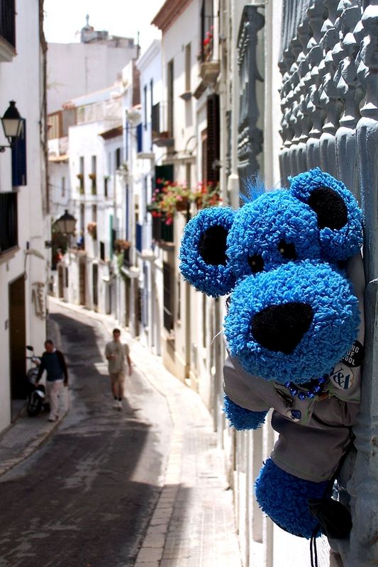 Luc in der Altstadt von Sitges