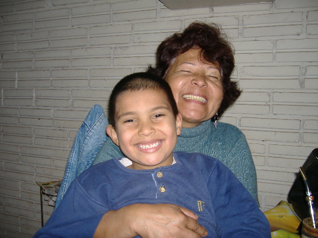 Lucas con la abuela