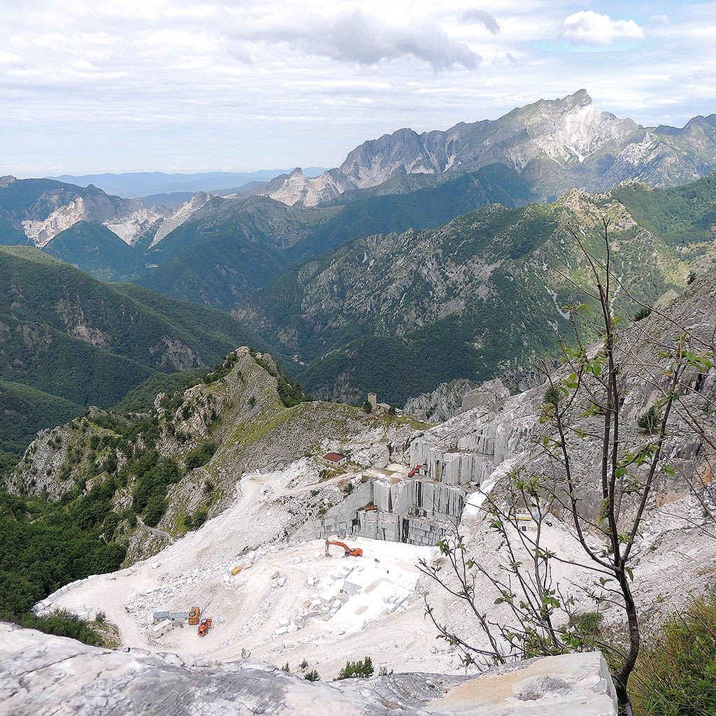 Lucca, il monte Altissimo dove andò Michelangelo a scegliere i marmi per le sue opere