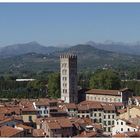 Lucca - mit Blick in die Berge