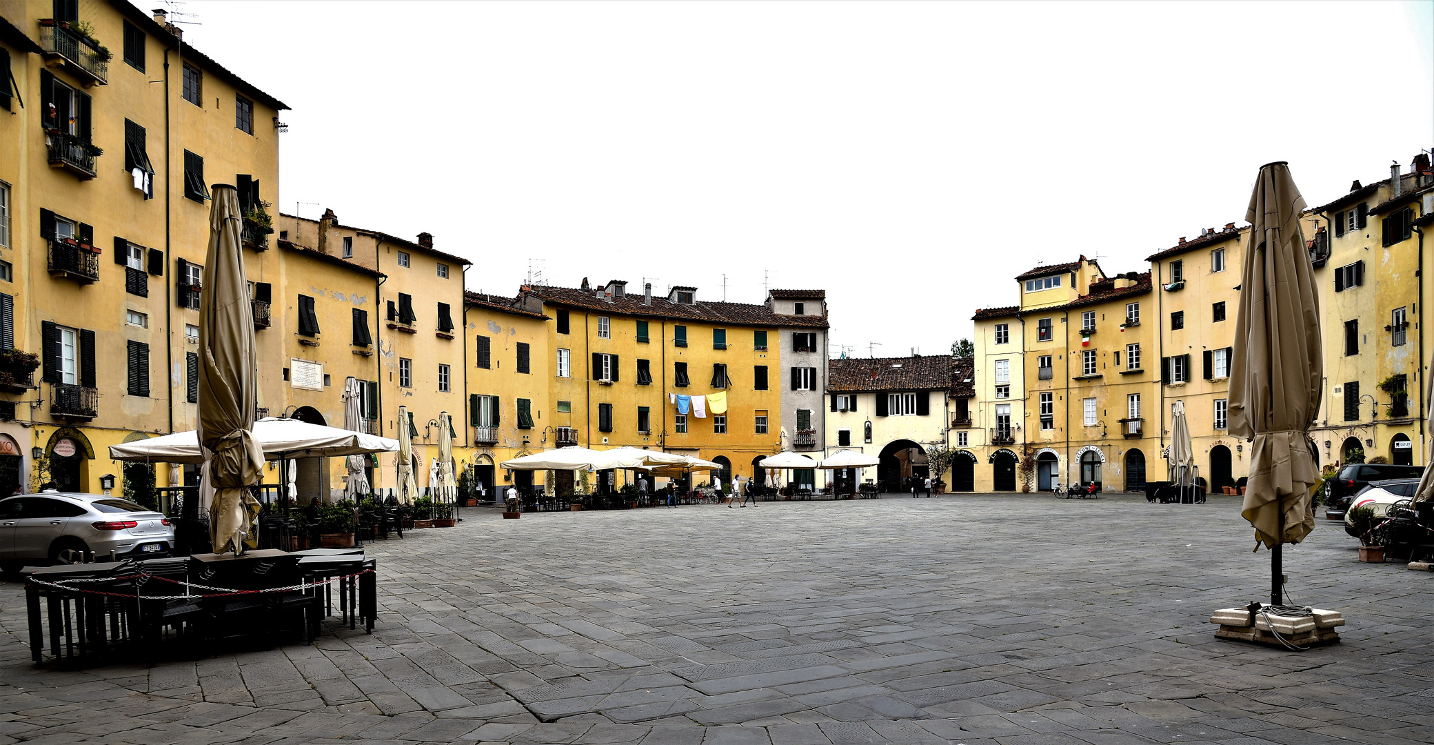 Lucca - Piazza dell' Anfiteatro