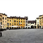 Lucca - Piazza dell' Anfiteatro