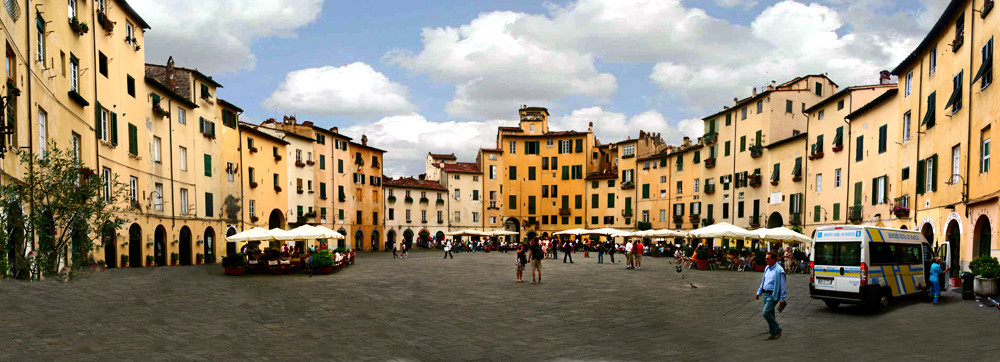 lucca - Piazza dell'Anfiteatro ( Panorama )