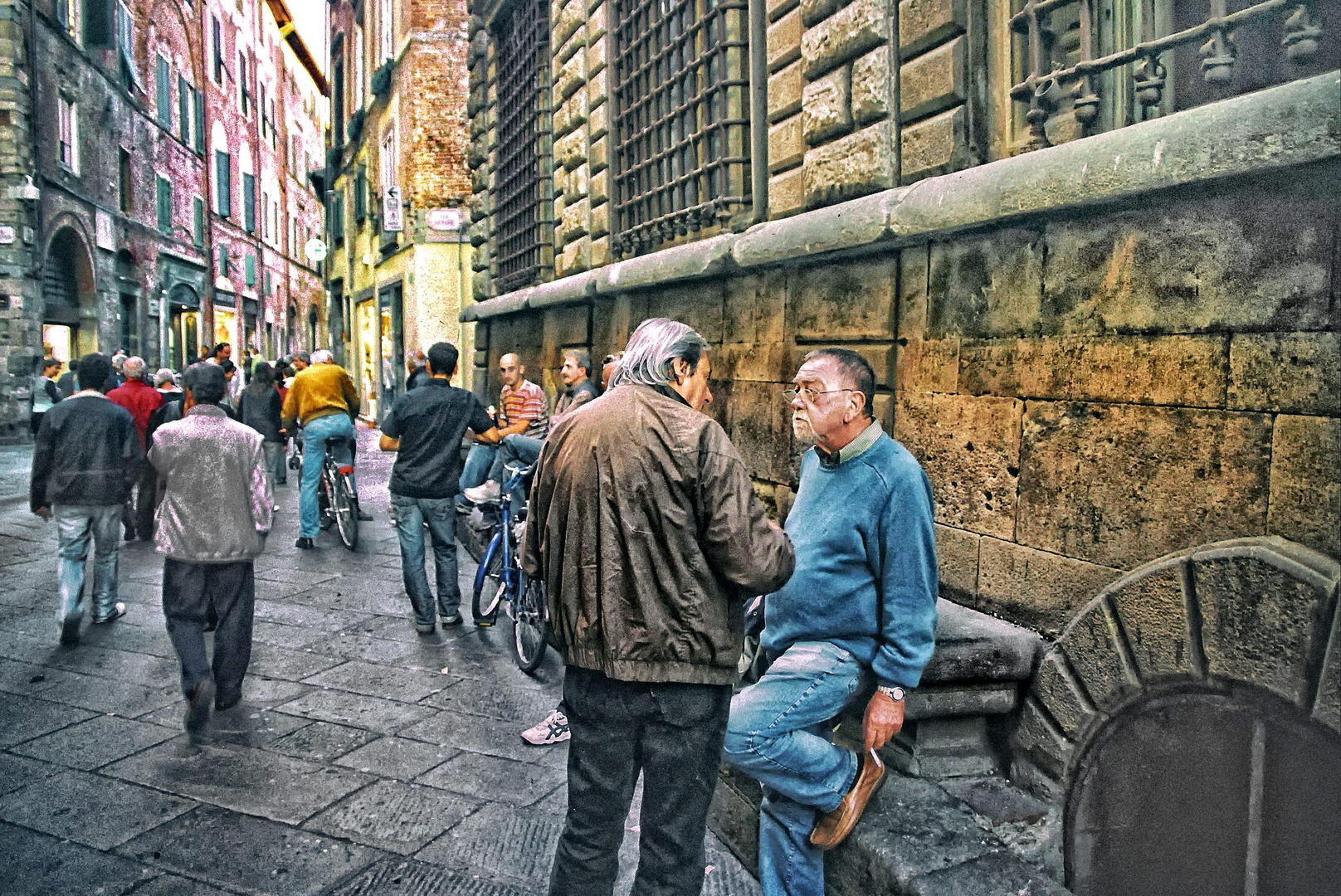 Lucca, Via Fillungo 'Che ne dici?' Foto & Bild architektur, europe