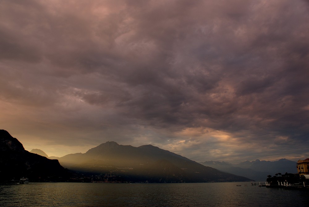 .. Luce sul lago di Como...