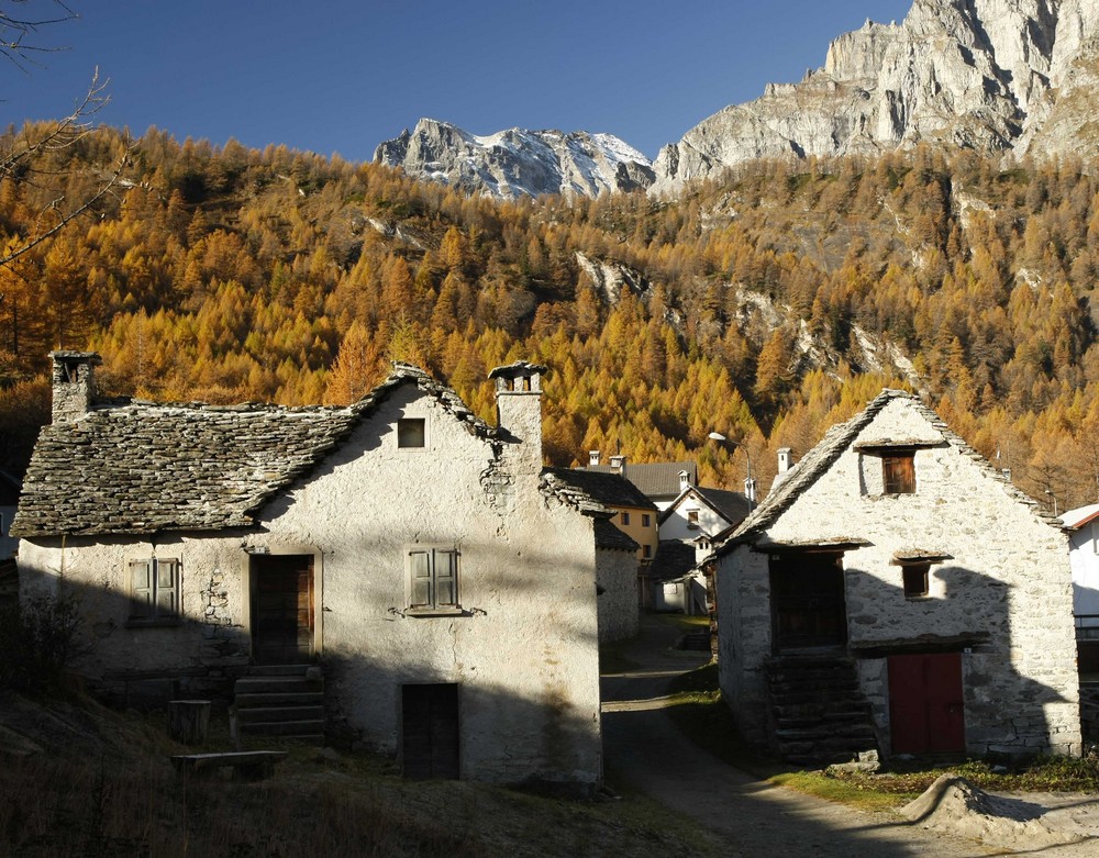 ... Luce sulle baite ... (Alpe Devero, Ottobre 2008)