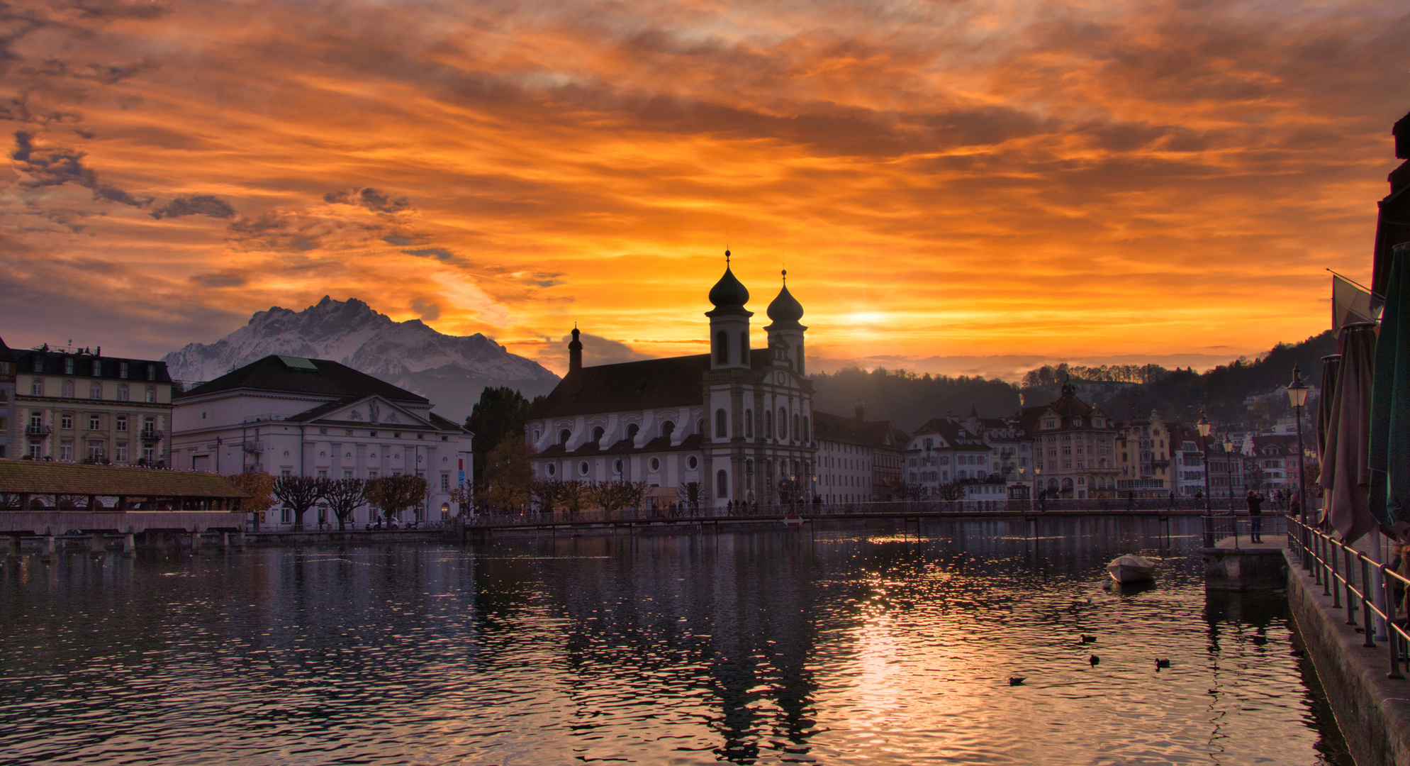 Lucerne en feu