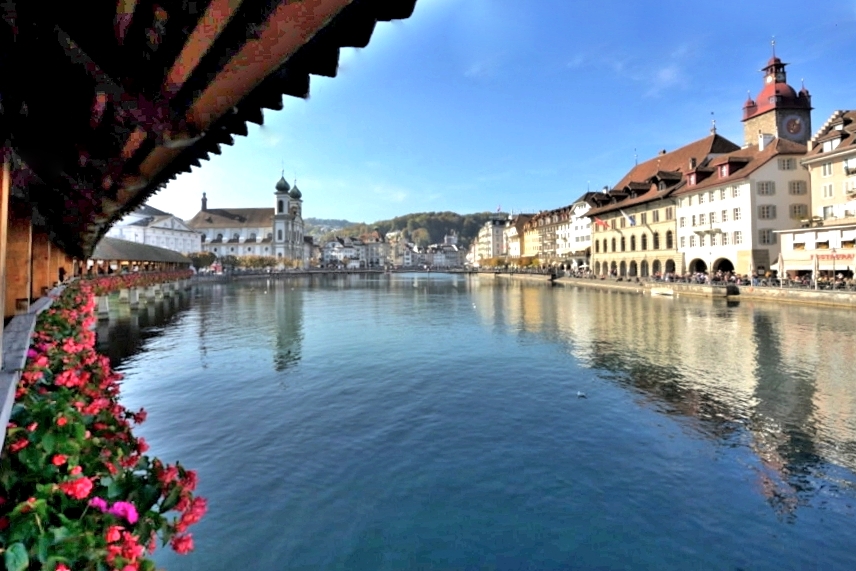 Lucerne et la Reuss ...