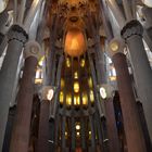 LUCES EN LA SAGRADA FAMILIA