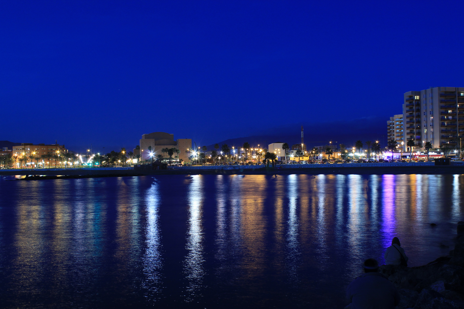 luces que reflejan la ciudad