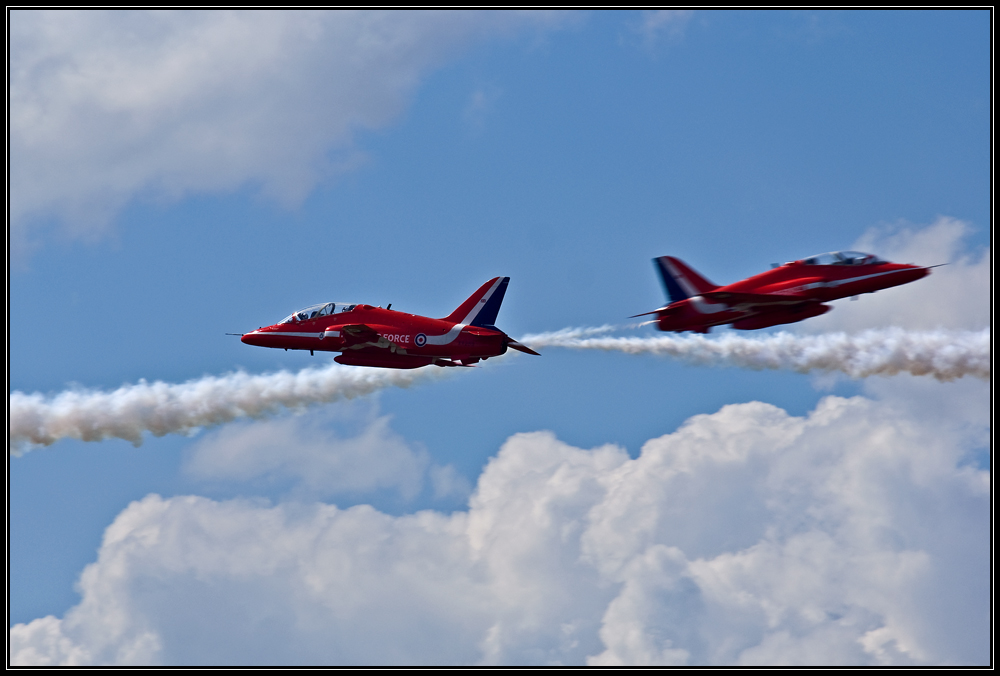 Luchtmachtdagen 09: Red Arrows (1) "TRAFFIC, TRAFFIC"