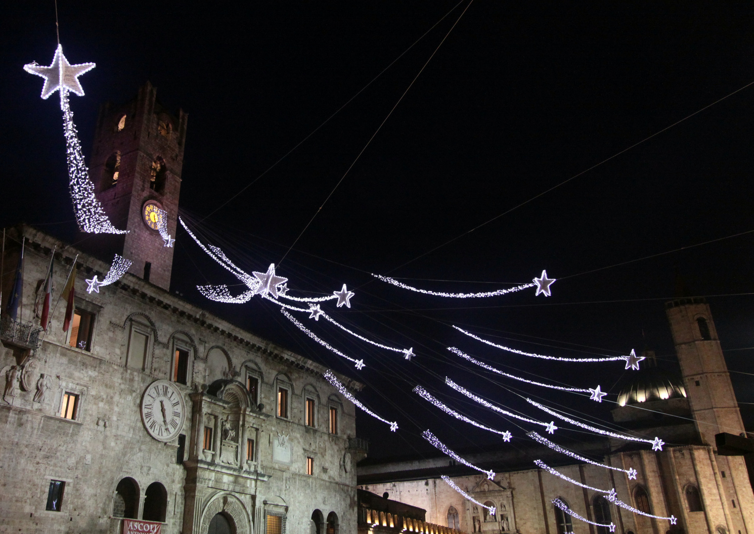 luci di Natale in Piazza del Popolo ad Ascoli Piceno