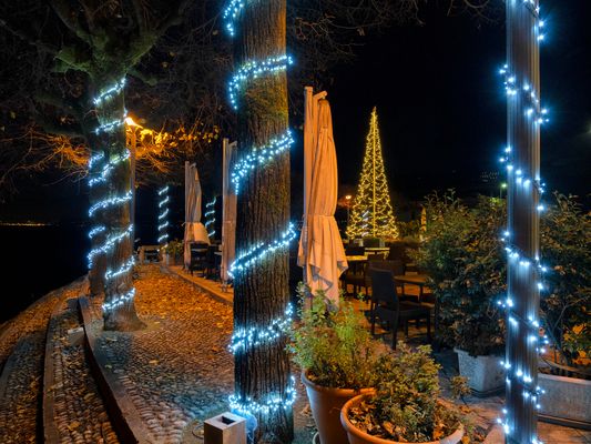 Luci di piazza Lago, Caldè