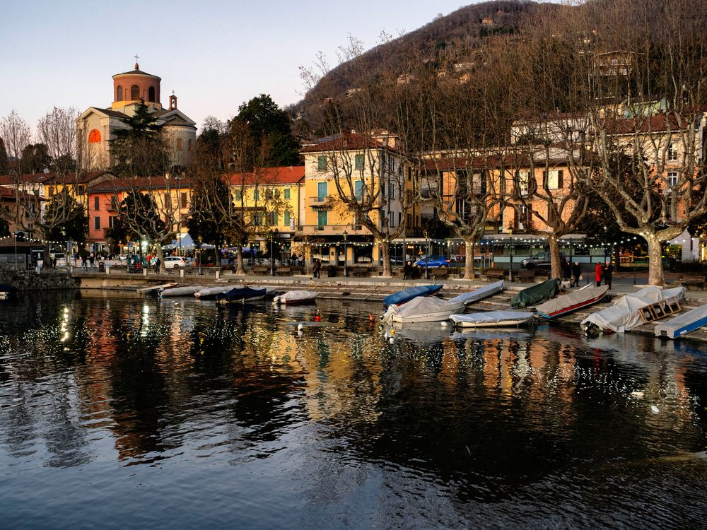 Luci nel porto, Laveno