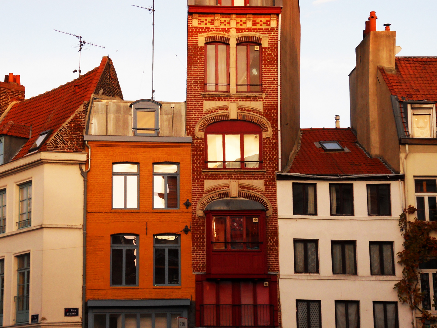 Lucie MORVAN   A l’étroit, Lille, France