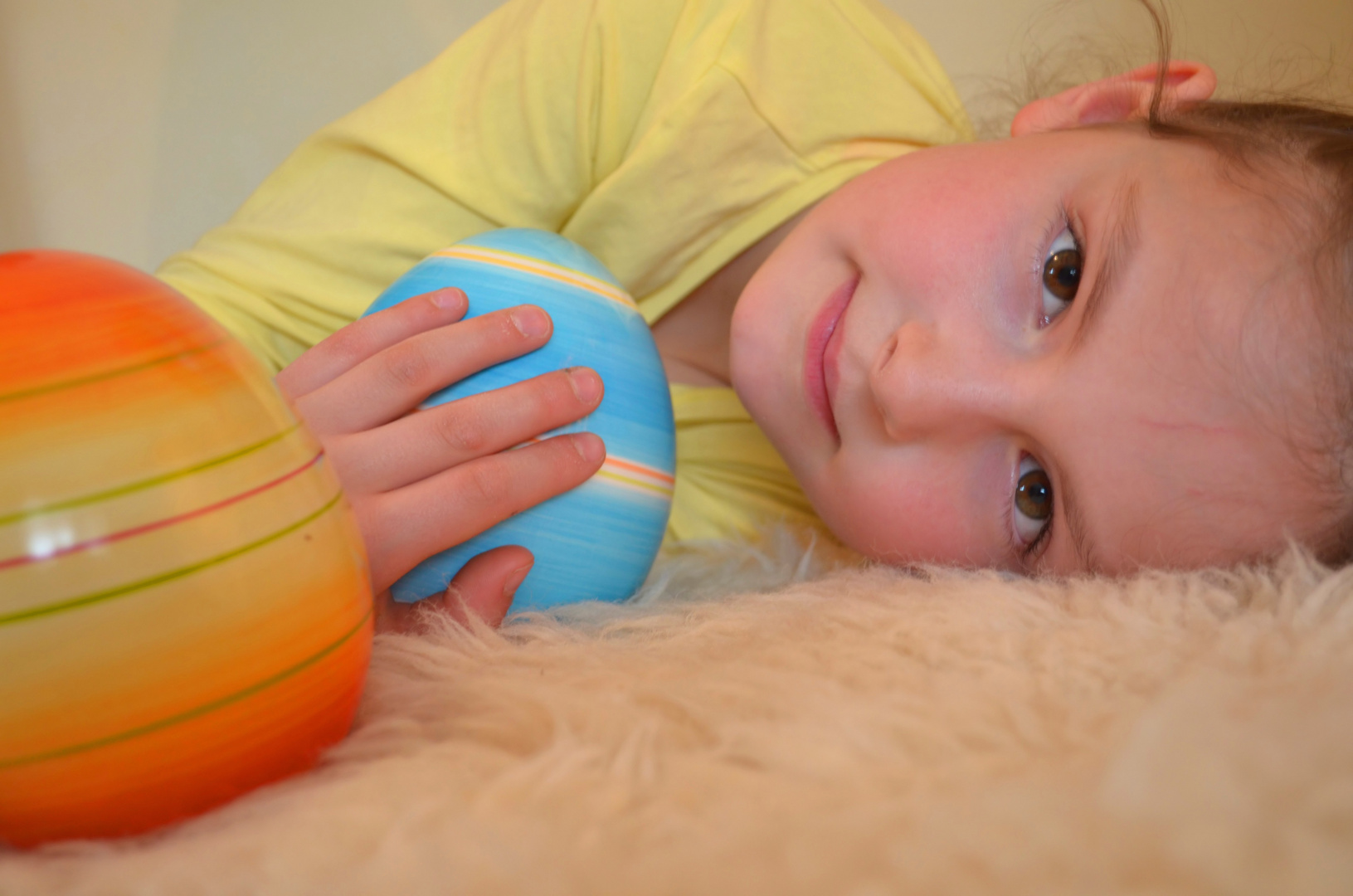 Lucie wartet auf den Osterhasen