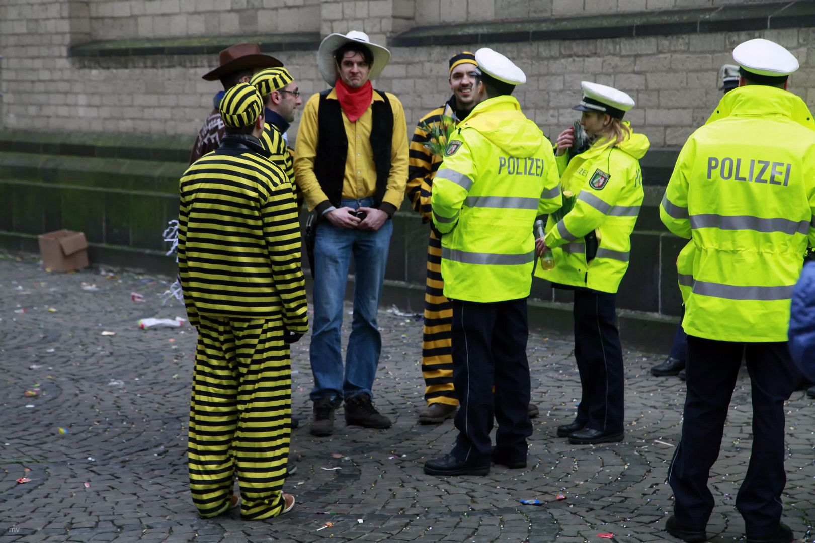 Lucky Luke, die Polizei und die Daltons