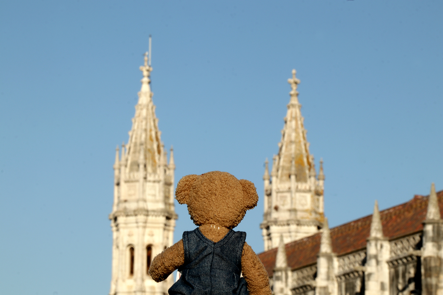 Ludwig in Lissabon: vor dem Hieronymuskloster (Mosteiro dos Jerónimos)