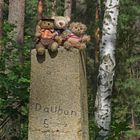 Ludwig, Luise und Karli auf dem Wackelstein