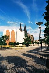 Ludwig Museum und Kölner Dom morgens um 7.00 Uhr (Hochformat)