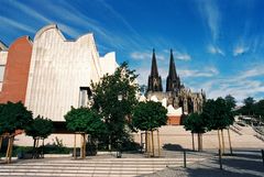 Ludwig Museum und Kölner Dom morgens um 7.00 Uhr (Querformat)