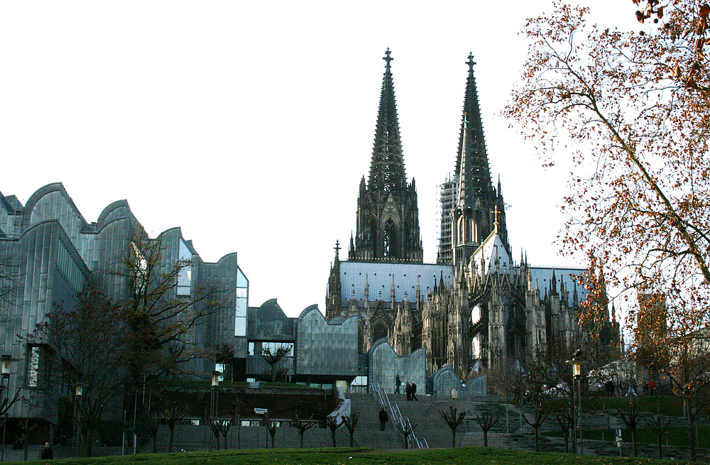 Ludwig Museum und Kölner Dom vom Rheinufer aus fotografiert (29.11.2011) (2)