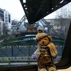 Ludwig reist um die Welt / Heute mit der Schwebebahn