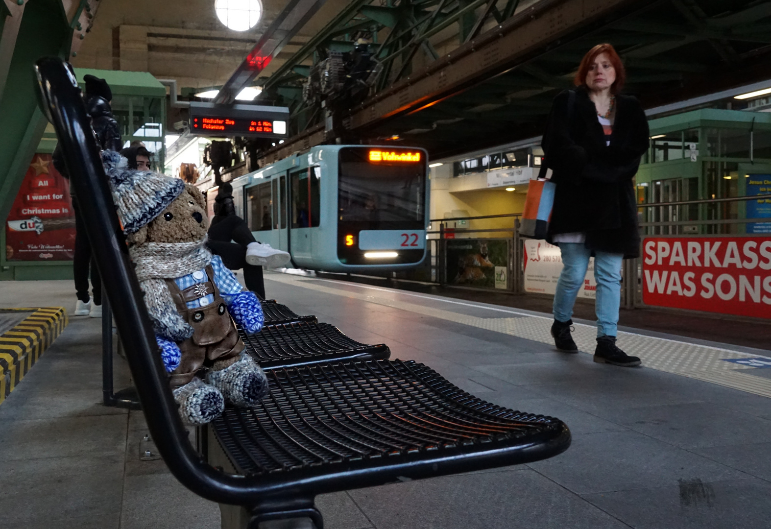 Ludwig reist um die Welt / Heute mit der Schwebebahn