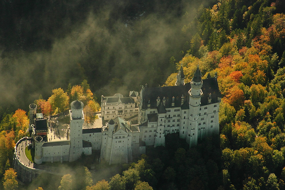 Ludwigs Home - Schloss Neuschwanstein  - zur schönsten Jahreszeit