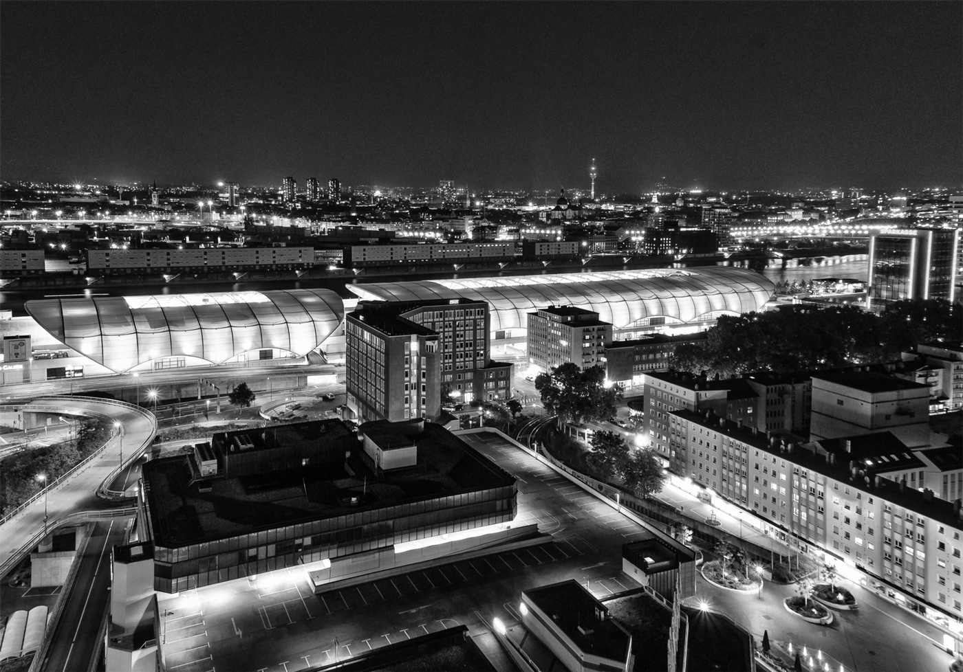 Ludwigshafen bei Nacht