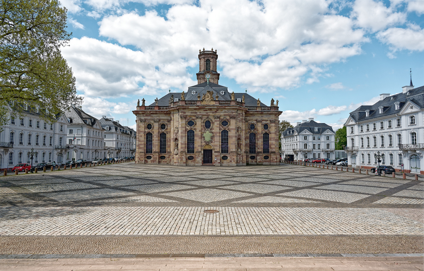 Ludwigskirche an einem bewölktem Morgen....