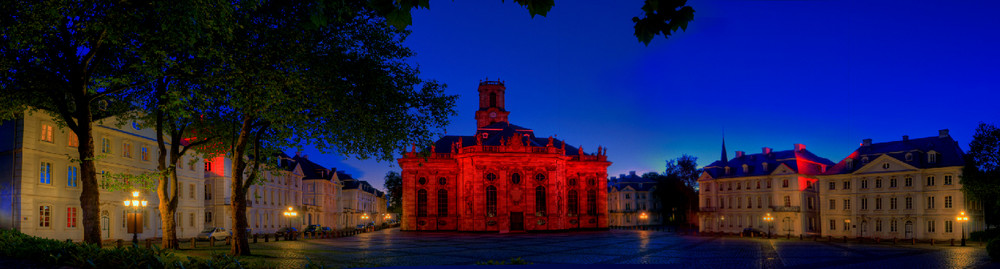 Ludwigskirche beleuchtet von AZUR