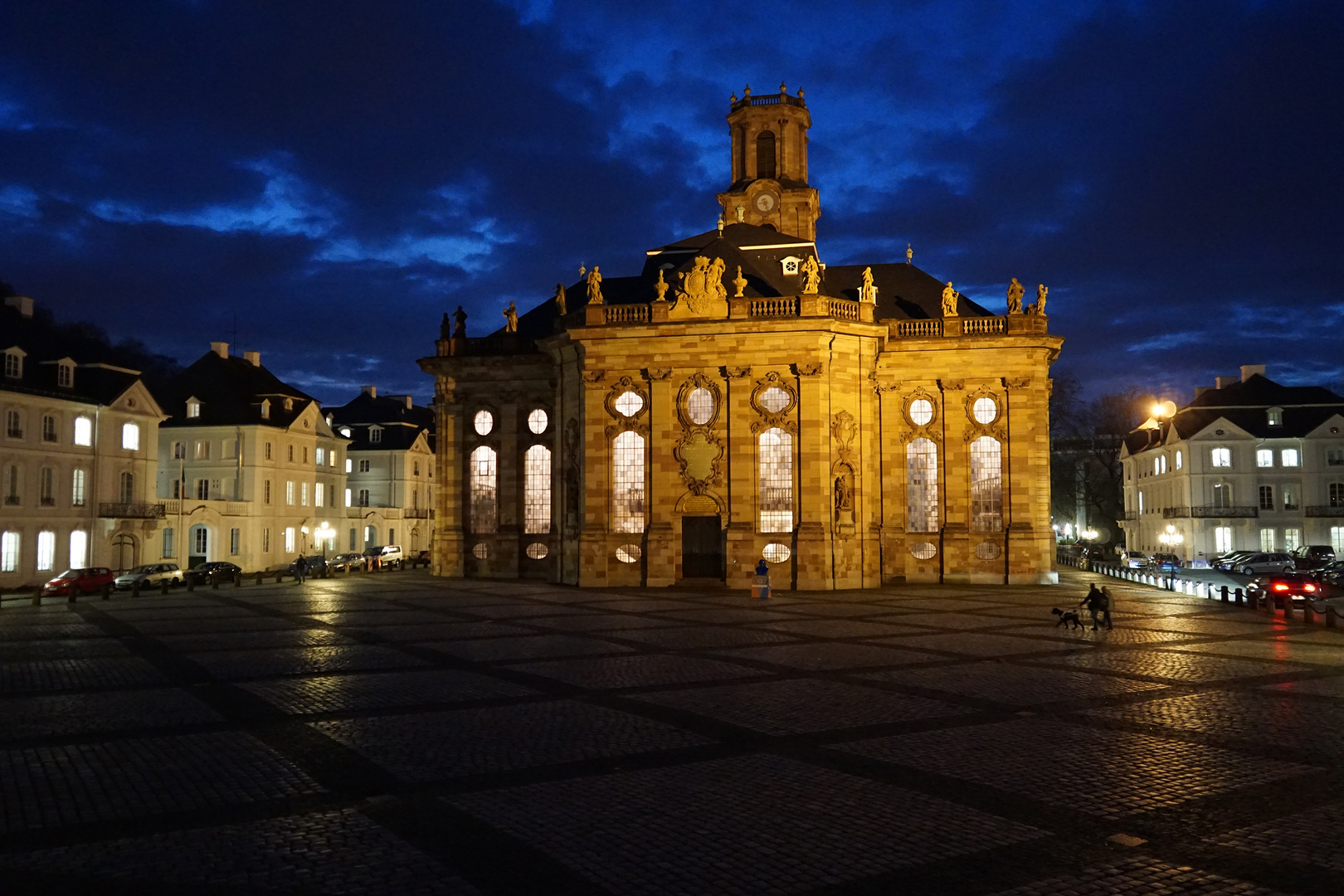 Ludwigskirche in der Abenddämmerung