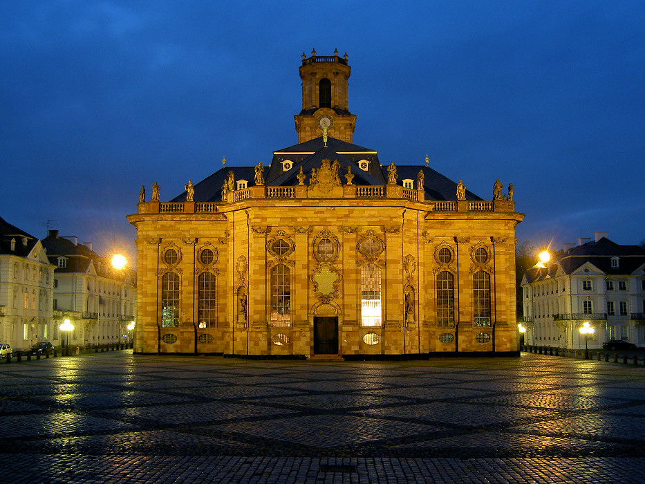 Ludwigskirche in Saarbrücken bei Nacht