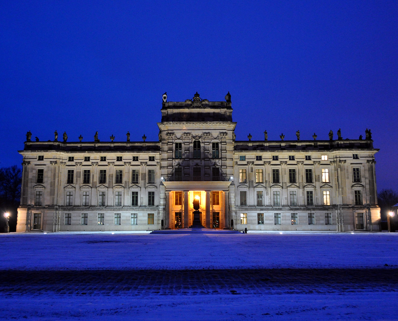 Ludwigsluster Schloß bei Nacht