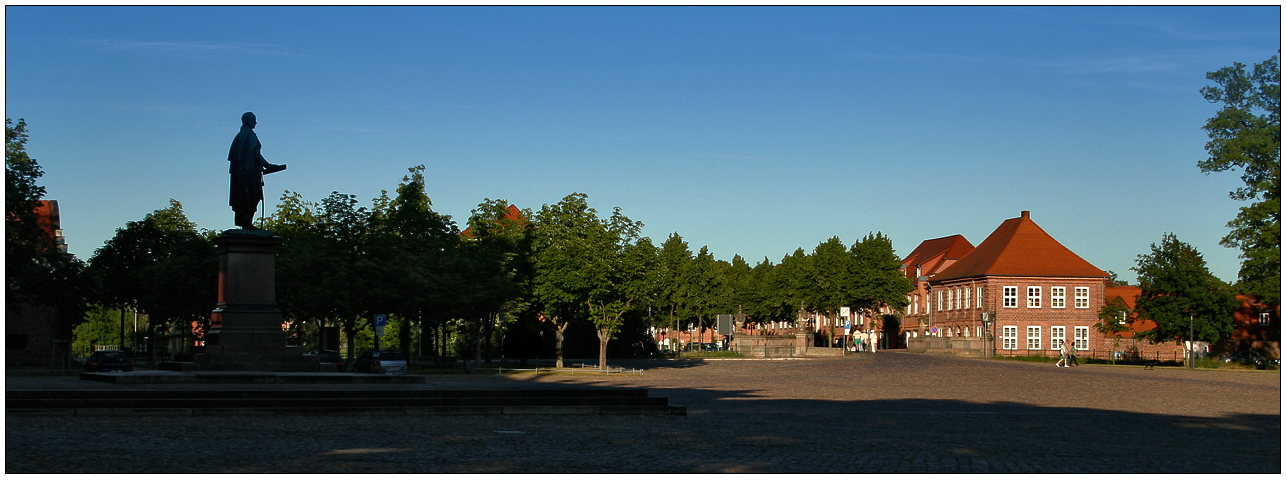 Ludwigsluster Schloßplatz...