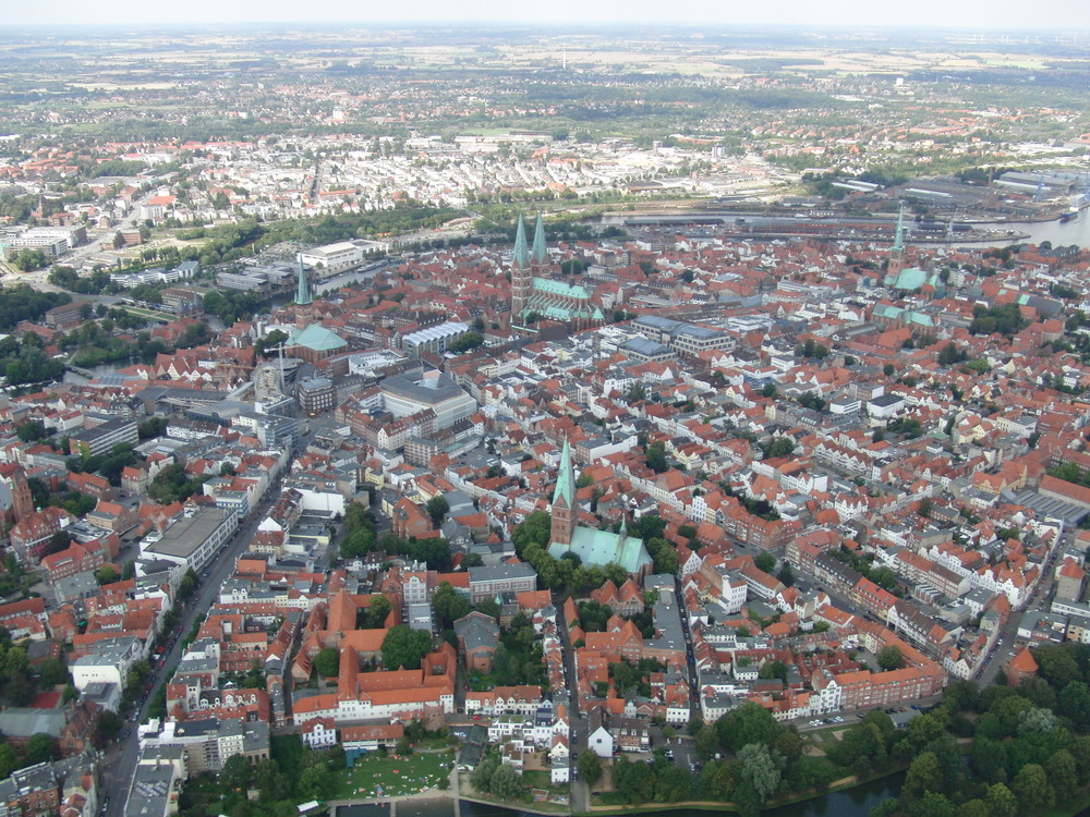 Lübeck am Harley Weekend aus dem Heli...