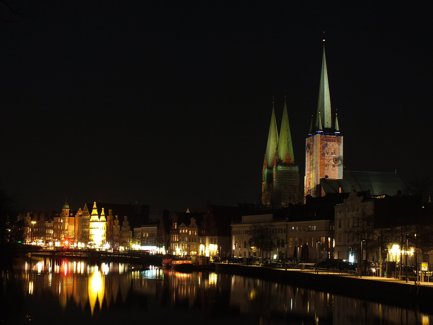 Lübeck, an der Obertrave mit St. Petri