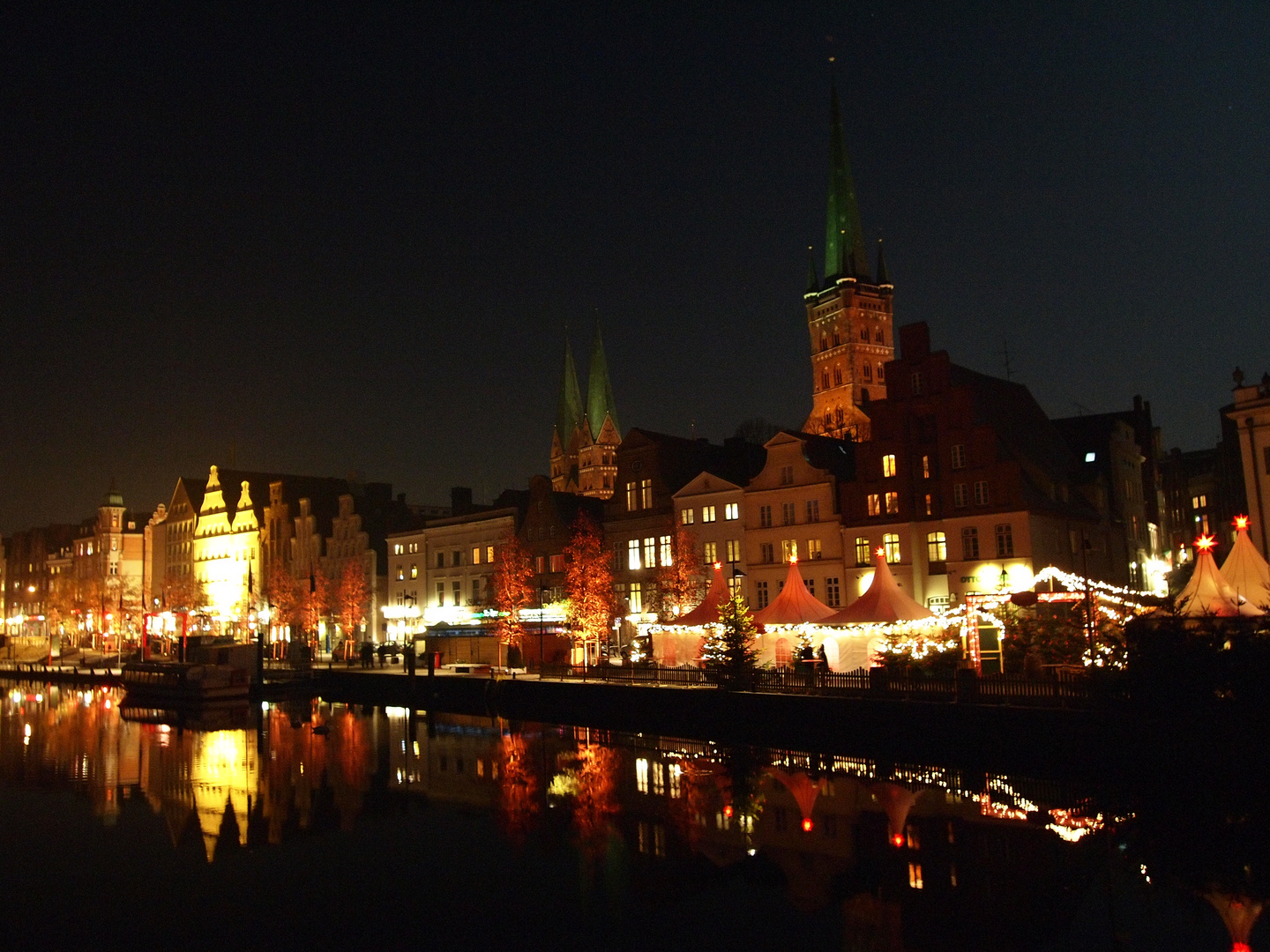 Lübeck bei Nacht