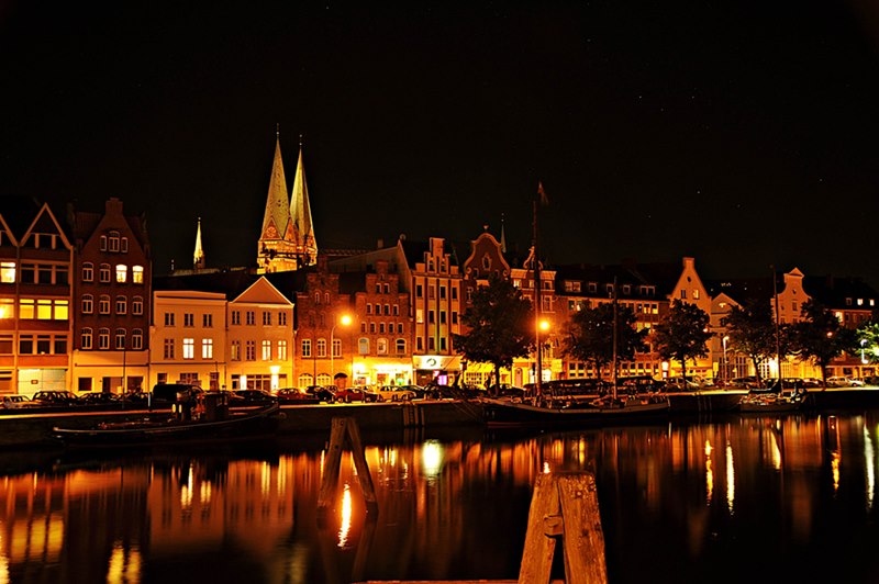 Lübeck bei Nacht